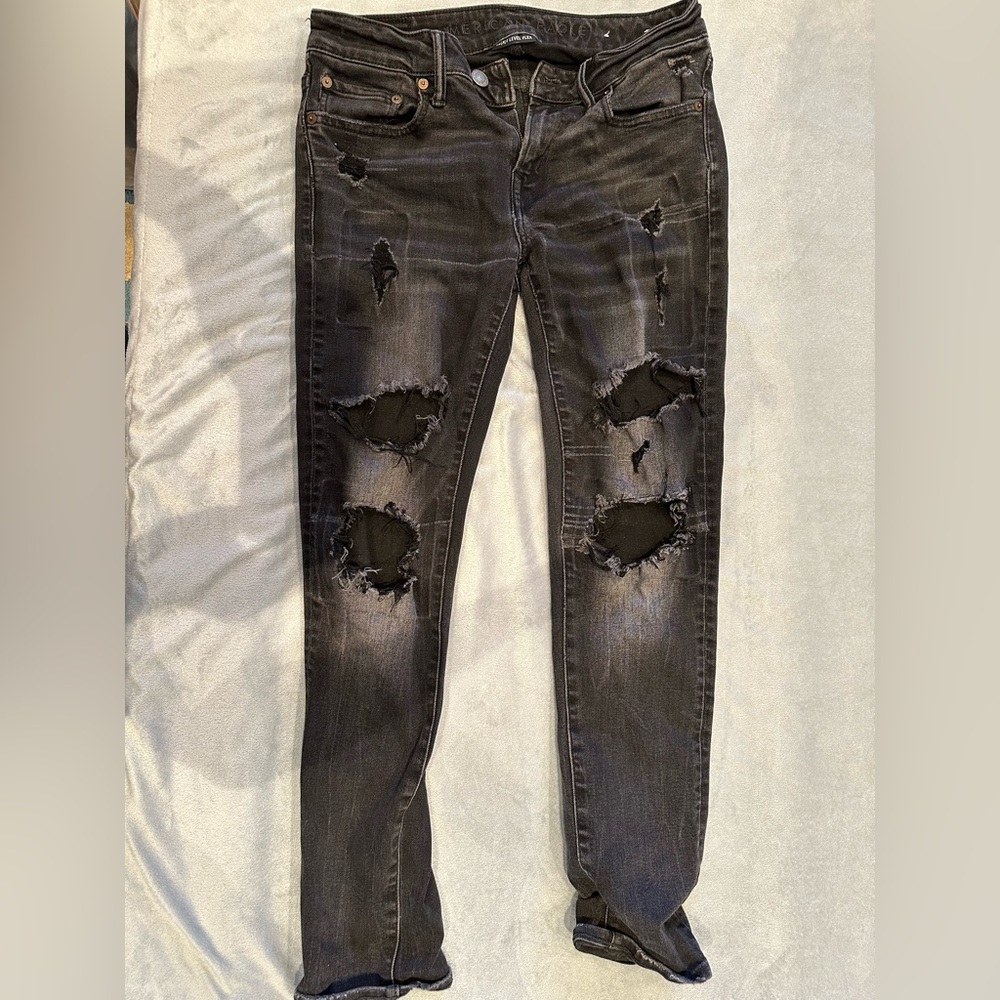 AMERICAN EAGLE OUTFITTERS Boys Size 30/30 Black Distressed Denim Jeans